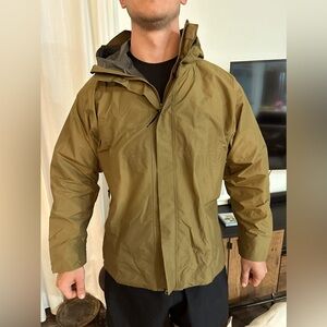 Beyond L5 rain jacket *fits like Large